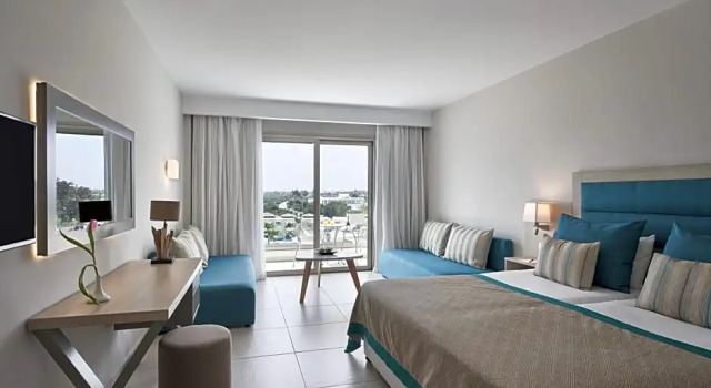 Двухместный номер Standard с видом на бассейн Atlantica Aeneas Resort
