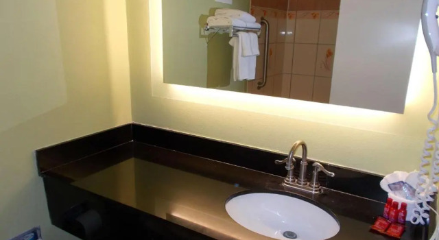 Номер Standard SureStay Plus Hotel by Best Western St Marys Cumberland