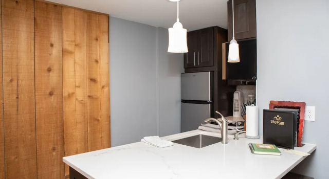 6 Chamonix Lane 1 Bedroom Townhouse by RedAwning, Забронировать Апартаменты/квартира Отели Вейл с парковкой, Парковка