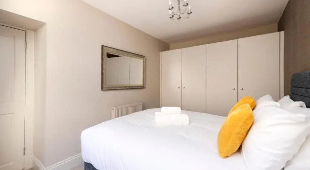 ALTIDO Splendid 1-BR Flat near Edinburgh Castle, Забронировать Отель Эдинбург Midlothian, рядом с Scottish Widows Bank Plc