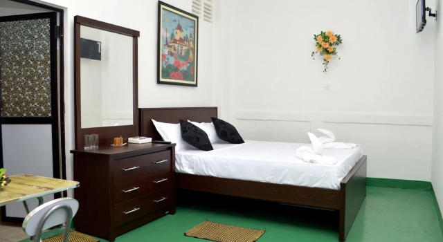 Кровать в общем номере Цокольный этаж Cinnamon Airport Residencies