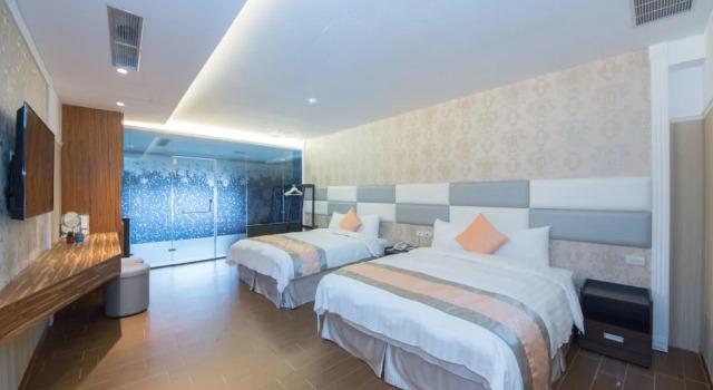 Четырёхместный номер Deluxe Garden Spring Hotel