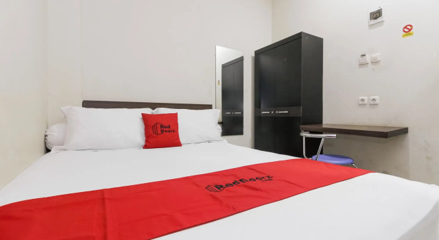 RedDoorz near Samarinda Central Plaza, Book Hotel Samarinda 