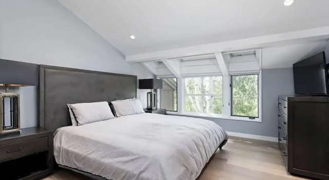 New Listing! West End Jewel - Steps to bus to 4 ski areas!(4860 3 Bedroom Condo by RedAwning, Buchen Sie Ferienhaus Aspen Aspen-Snowmass, in der Nähe von Five Trees