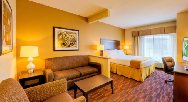 Люкс Holiday Inn Express and Suites Granbury by IHG
