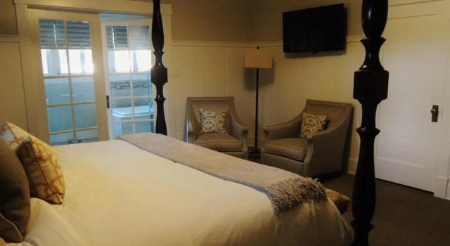 Люкс Deluxe Huff House Inn and Cabins