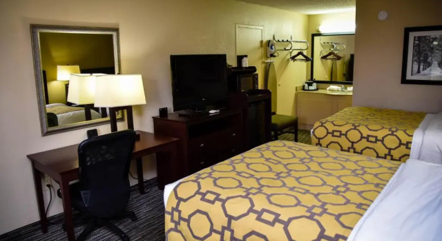 Четырёхместный номер Standard Park Inn by Radisson, Columbus State University Area