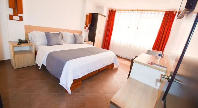 Номер Standard Hotel Plaza Victoria