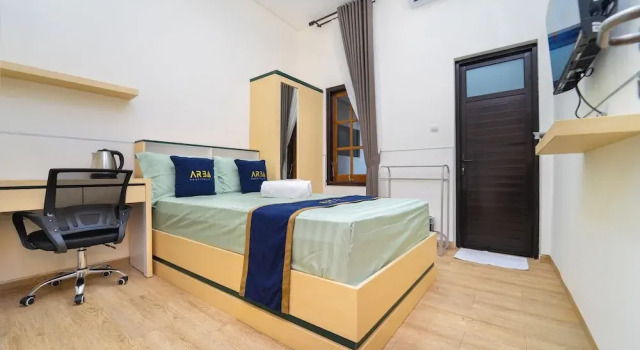 Standard Zimmer Semenrante Living By ARBA