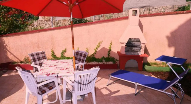 Apartman Nelamore - Krk town, 300 meters to the beach, Забронировать Апартаменты/квартира Отели Крка с парковкой, рядом с Krk Harbour, Парковка