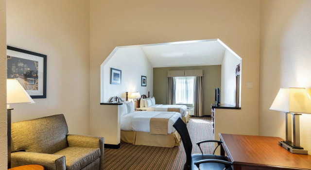 Люкс Quality Inn & Suites West Chase