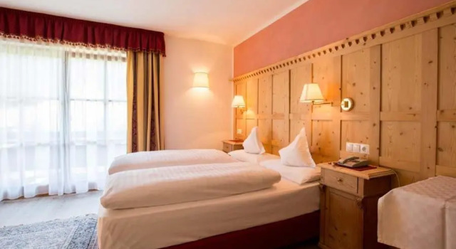 Номер Deluxe Al Plan, A mountain moving hotel