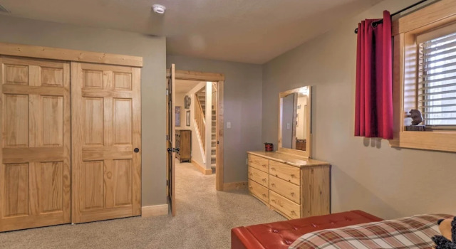 Luxury 4 BR Cabin: 2 King Suites on Shuttle Route, Забронировать Дом для отпуска Виллы Винтер Парка, рядом с Body Kneads Massage and Pilates, Вилла