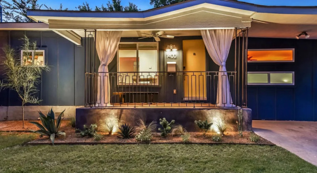 The Eastside Lodge Austin, Забронировать Дом для отпуска Отели в центре Остина, в центре, Парковка