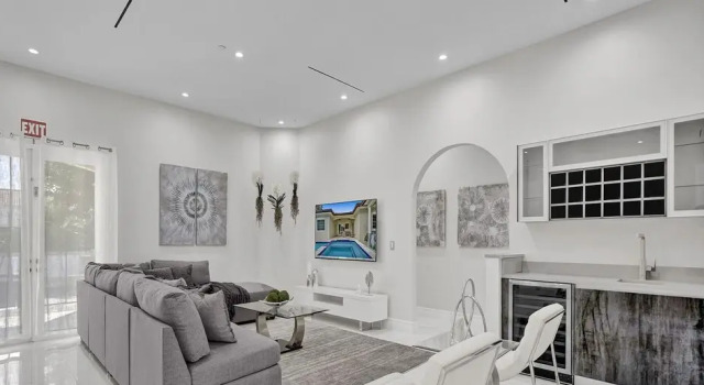 CASA NOBU Modern 6BR w POOL & Gameroom