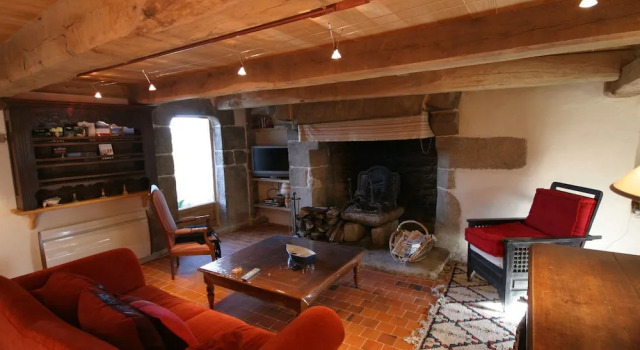 Beautifully Restored Farmhouse With Private Pool, Situated in a Quiet Location, Rezerwuj Hotel  