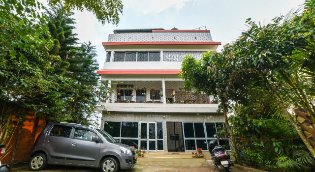 OYO Flagship 66101 Aliza Villa, 예약 빌라 Assam 코티지, 코티지