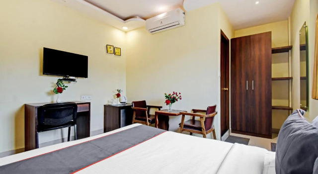 Fabhotel Motisarai