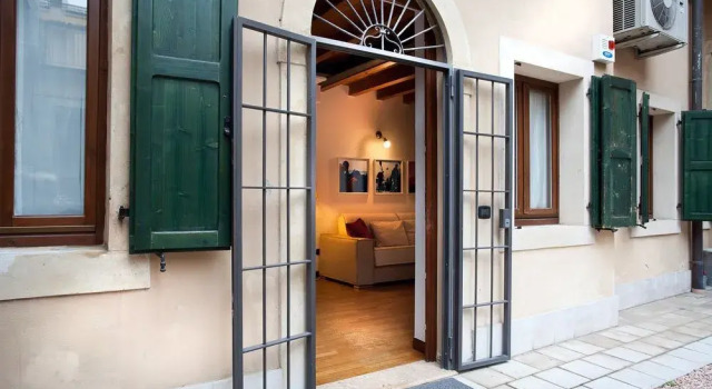 Verona For Rent Travelers House, Забронировать Отель Отели Вероны с парковкой, рядом с Филармонический театр Вероны, Парковка