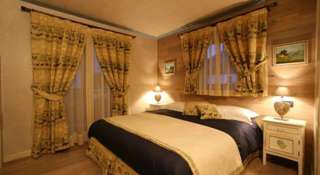 Hotel Letterario Locanda Collomb, Забронировать Отель Отели Ла-Тюиль 3 звезды, рядом с Гондольный подъёмник Ле-Сюш (нижняя станция), 3*