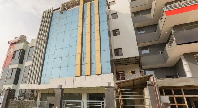 Collection O 68037 Comfort Residency near Medanta Hospital