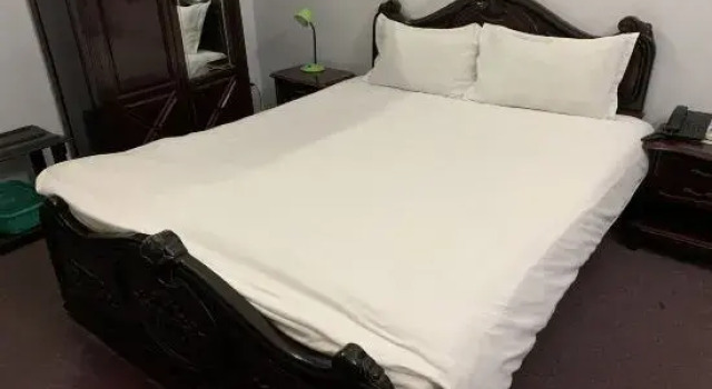 Кровать в общем номере Kim Anh Hotel
