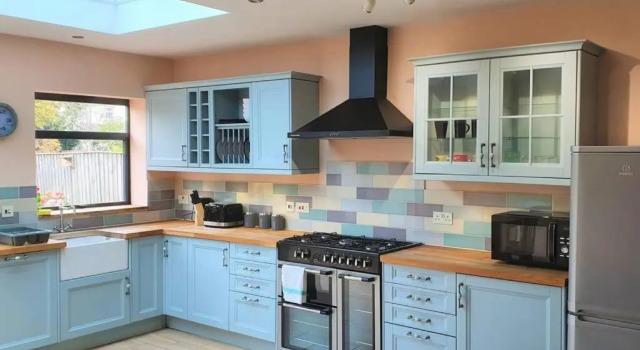 Коттедж 5 Bed, 2 Bath Home + Terrace, Garden & Parking