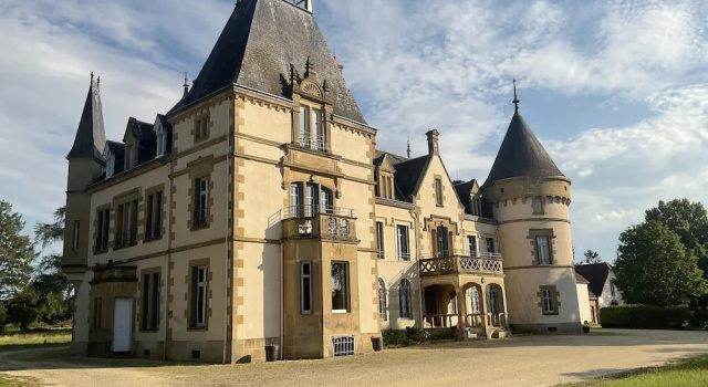 Chateau Tout Y Fault, Rezervasyon Bed and Breakfast Aigueperse Rhône-Alps