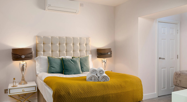 Designer 2-bed 2-bath Apartment With a Garden, Varaa Huoneisto Asunnot kohteessa Merseyside, Huoneisto