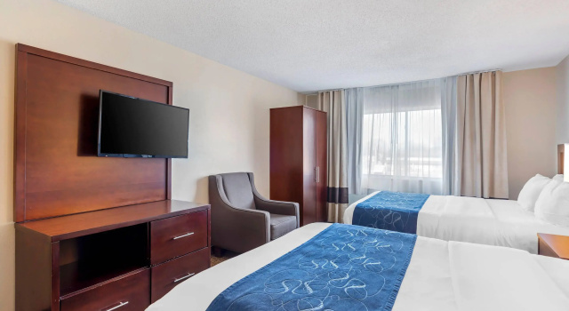 Четырёхместный люкс Comfort Suites Normal University area