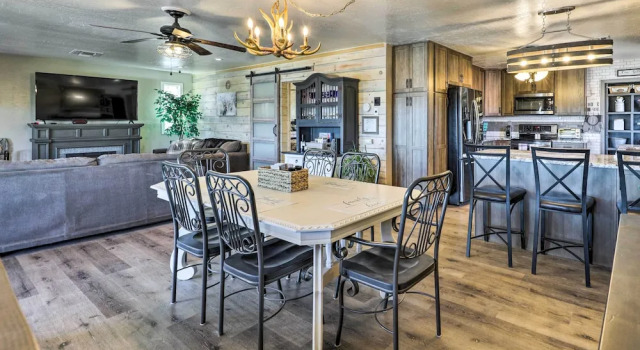 Коттедж Hot Tub & Deck: Pet-Friendly Home in Payson