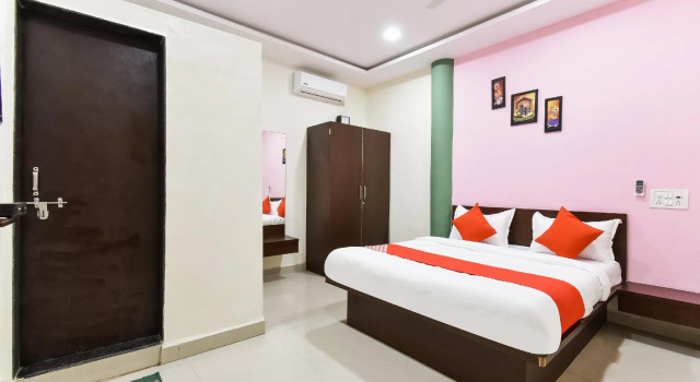 OYO 70102 Hotel Ira Inn