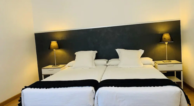 Трёхместный номер Standard с балконом Super Balmes Guest House