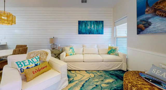 BC102 Beautifully Decorated Townhome, Heated Shared Pool, 1 Minute to Beach