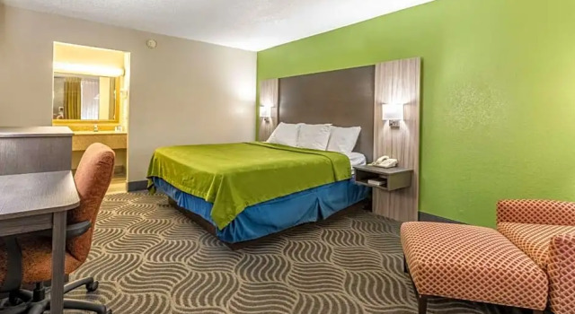 Standard Kahden hengen huone näköala uima-altaalle Quality Inn Newport