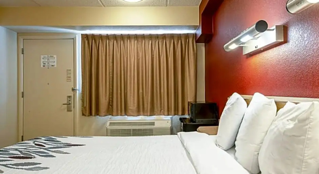 Двухместный номер Standard Red Roof Inn Greensboro Airport