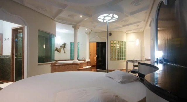 Motel Imperium, Забронировать Мотель Отели Озаску с завтраком, Завтраки
