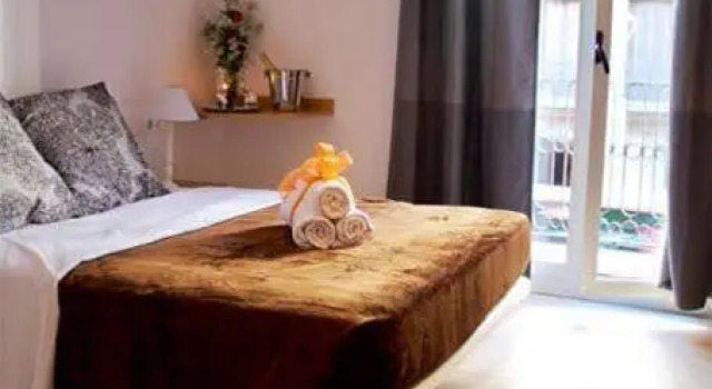 Hostal Agua Alegre, Забронировать Отель Эшампле Барселона, рядом с Santa Caterina Market