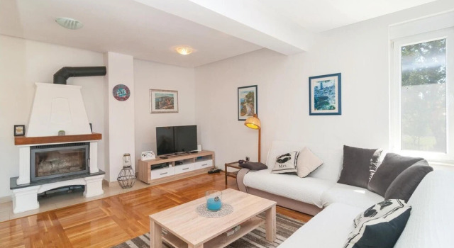 Awesome Home in Dugopolje With Wifi and 5 Bedrooms