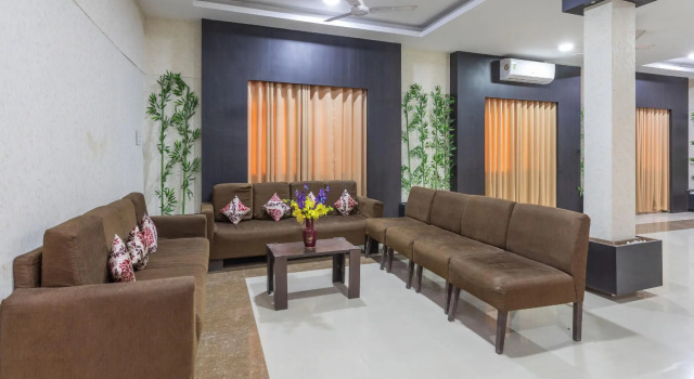 OYO Flagship 66785 Hotel Oyster Suites, Забронировать Отель Отели штата Махараштры 3 звезды, 3*