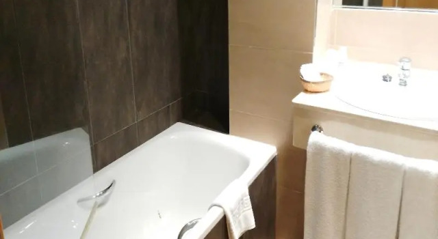 Трёхместный номер Standard с балконом Hotel Alfageme