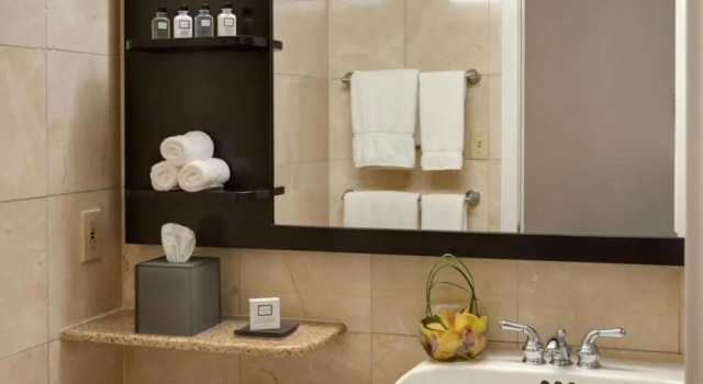 Номер Standard с балконом The Kensington Hotel