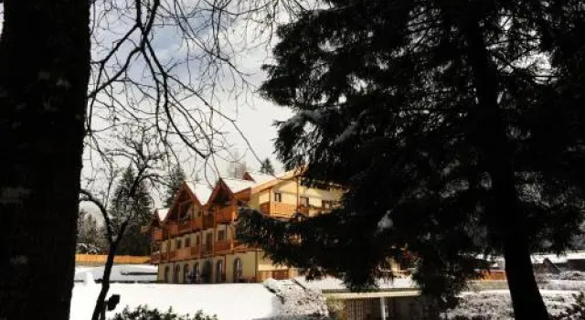 Holidays Dolomiti Apartment Resort, Забронировать Апартаменты/квартира Каризоло Мадонна-ди-Кампильо