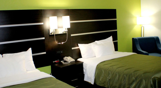 Четырёхместный номер Standard Quality Inn & Suites Bedford West