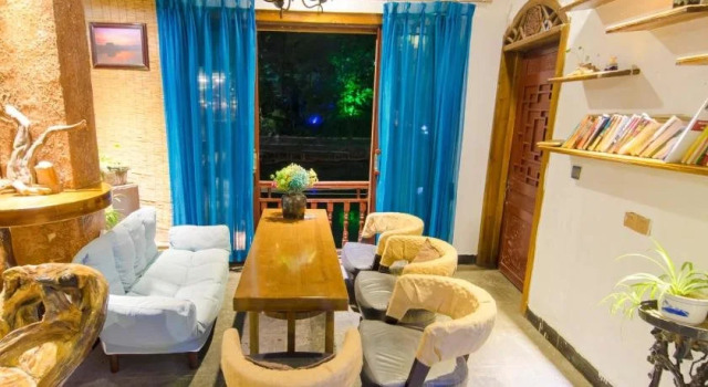 Fenghuang Tujia Ethnic Minority River View Hotel