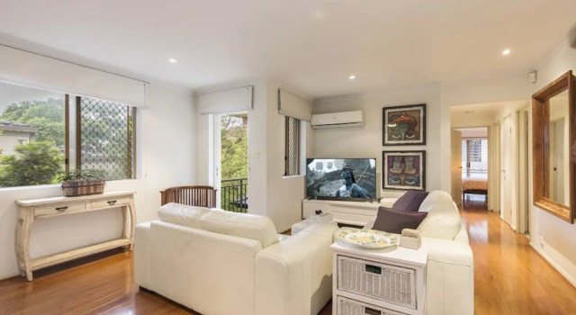 Coogee Beach With AC Close To Beach And City