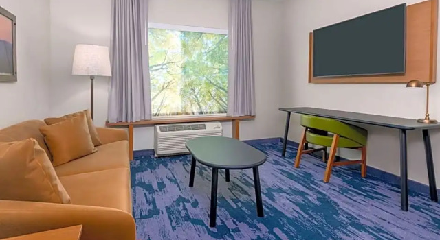 Четырёхместный люкс Fairfield Inn & Suites by Marriott Charlotte Monroe