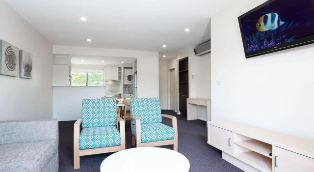 245 Pacific Blue 265 Sandy Point Rd air conditioned unit with resort facilities and linen supplied, Book Resort Salamander Bay Port Stephens