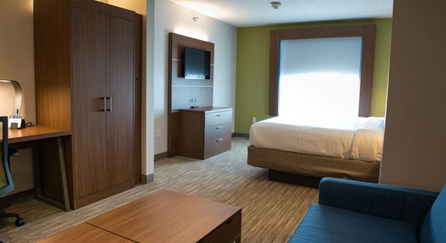 Двухместный люкс Holiday Inn Express Hotel & Suites Elkhart-South by IHG
