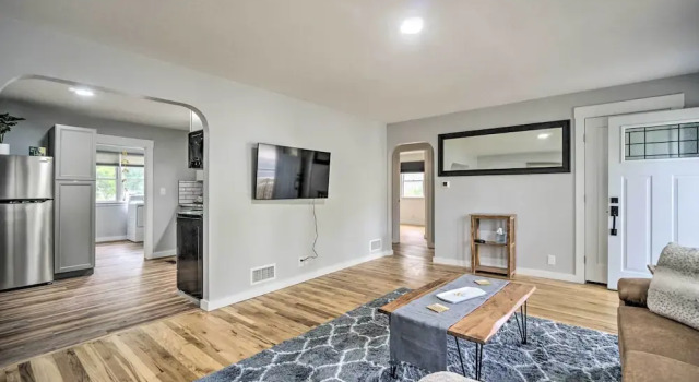Charming Fort Collins Home By Old Town & Csu!, Забронировать Дом для отпуска Форт-Коллинс Колорадо, рядом с UCHealth Poudre Valley Hospital